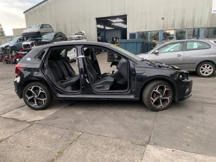 Volkswagen Polo VI 1.0 TSI 12V Samochód złomowany (2017, Czarny)