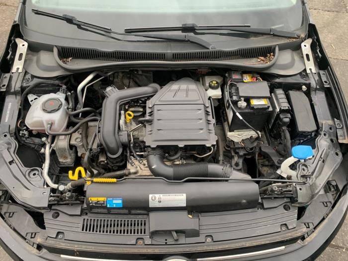 Volkswagen Polo VI 1.0 TSI 12V Samochód złomowany (2017, Czarny)