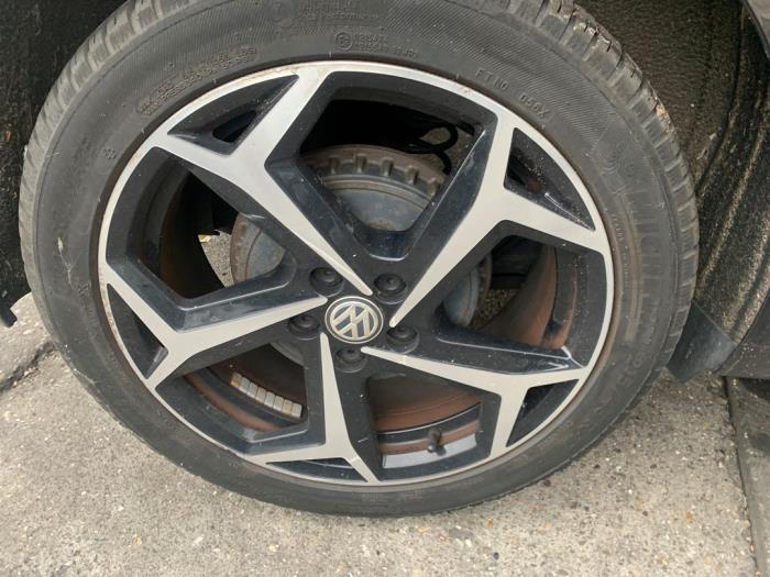 Volkswagen Polo VI 1.0 TSI 12V Samochód złomowany (2017, Czarny)