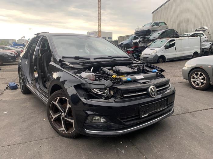 Volkswagen Polo VI 1.0 TSI 12V Samochód złomowany (2017, Czarny)