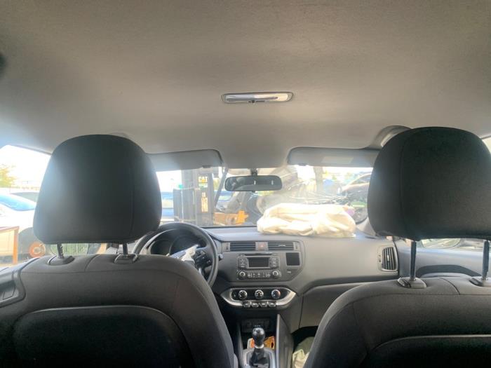 Kia Rio III 1.2 CVVT 16V Épave (2012, Gris)