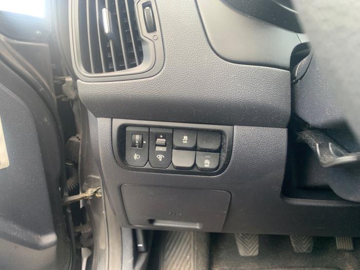 Kia Rio III 1.2 CVVT 16V Épave (2012, Gris)