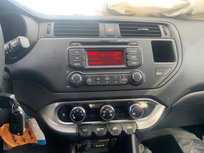 Kia Rio III 1.2 CVVT 16V Épave (2012, Gris)