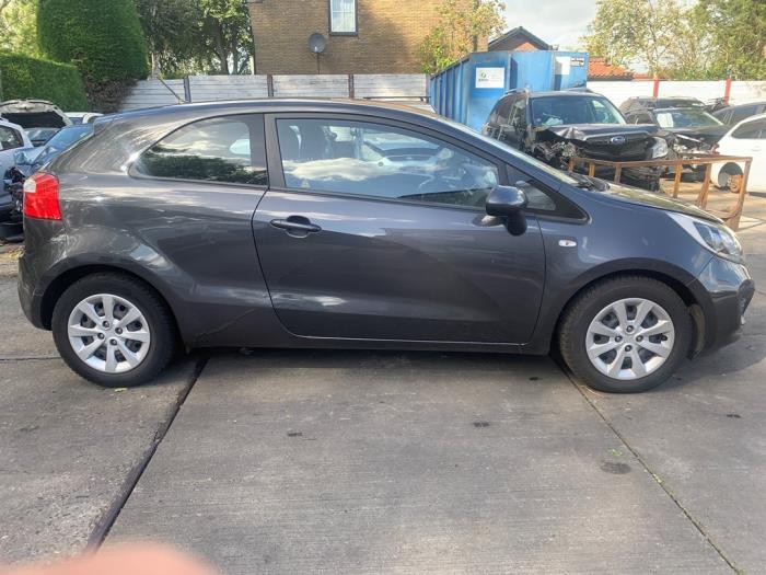 Kia Rio III 1.2 CVVT 16V Épave (2012, Gris)