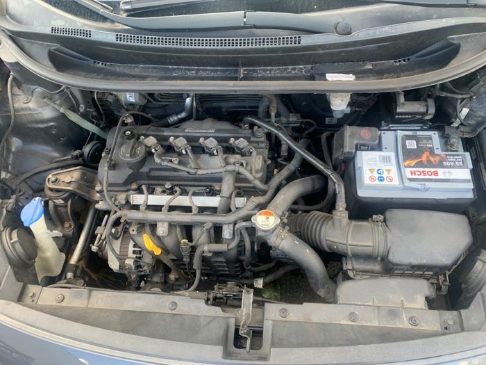 Kia Rio III 1.2 CVVT 16V Épave (2012, Gris)