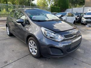 Kia Rio III 1.2 CVVT 16V Épave (2012, Gris)