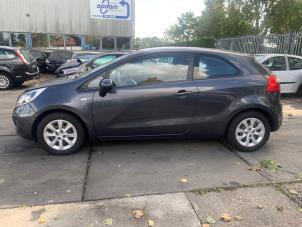 Kia Rio III 1.2 CVVT 16V Épave (2012, Gris)