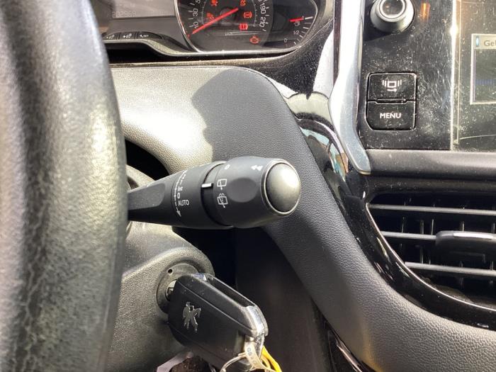 Peugeot 208 I 1.2 Vti 12V PureTech 82 Schrottauto (2014, Schwarz)