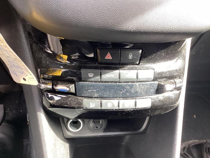 Peugeot 208 I 1.2 Vti 12V PureTech 82 Schrottauto (2014, Schwarz)