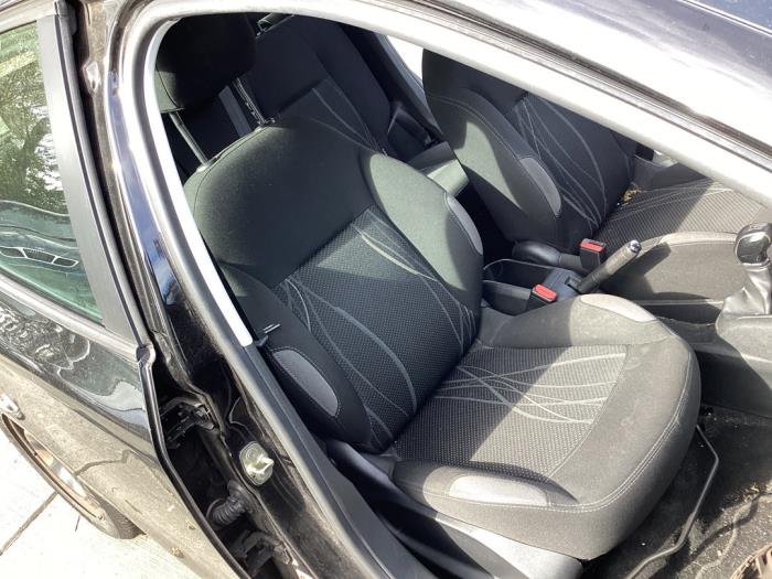 Peugeot 208 I 1.2 Vti 12V PureTech 82 Schrottauto (2014, Schwarz)