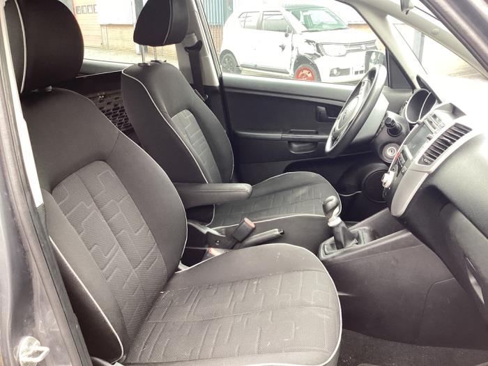 Kia Venga 1.4 CVVT 16V Salvage vehicle (2011, Gray)