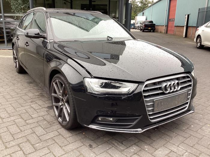 Audi A4 Avant 1.8 TFSI 16V Skrotfordon (2013, ZWART)