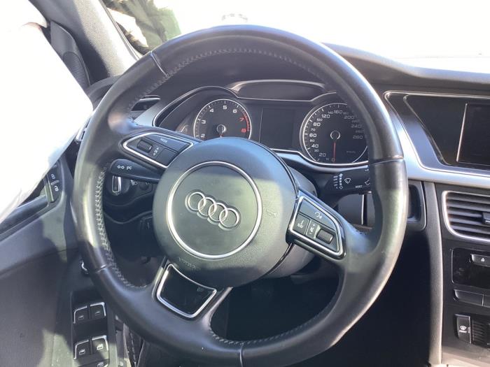 Audi A4 Avant 1.8 TFSI 16V Épave (2013, Noir)