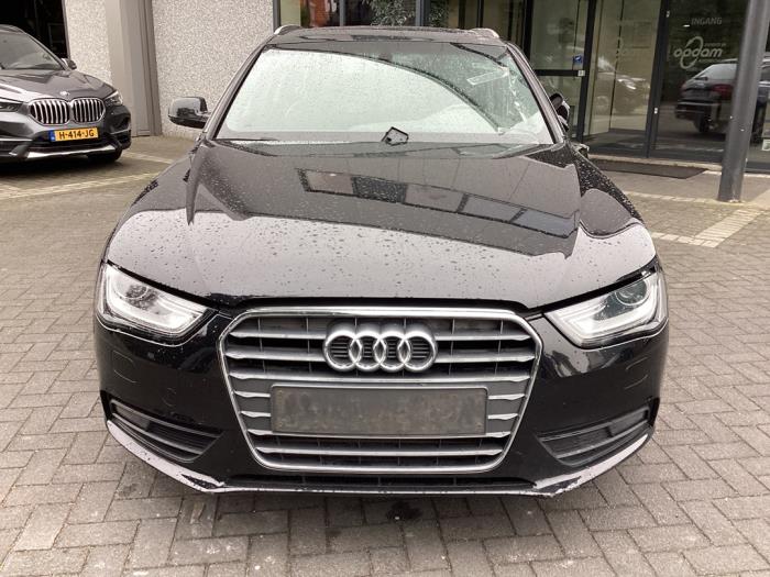 Audi A4 Avant 1.8 TFSI 16V Skrotfordon (2013, ZWART)