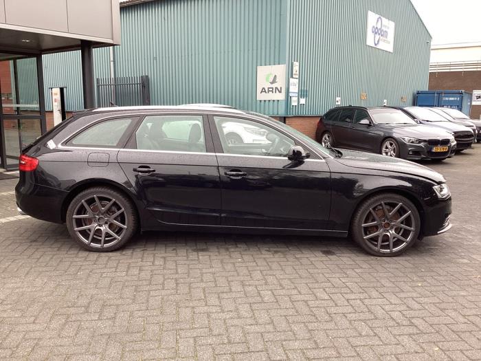 Audi A4 Avant 1.8 TFSI 16V Skrotfordon (2013, ZWART)
