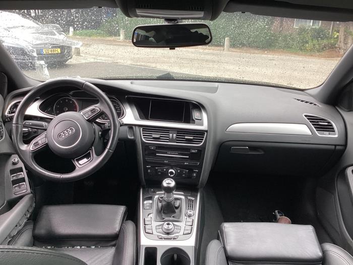 Audi A4 Avant 1.8 TFSI 16V Skrotfordon (2013, ZWART)