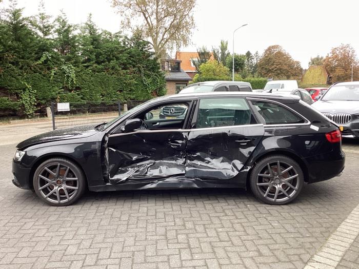 Audi A4 Avant 1.8 TFSI 16V Skrotfordon (2013, ZWART)