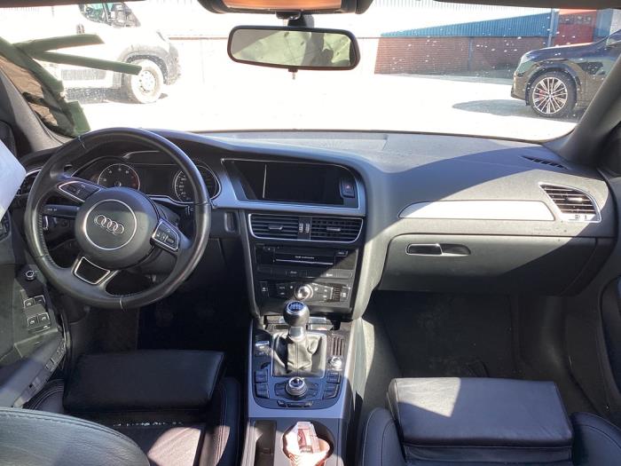 Audi A4 Avant 1.8 TFSI 16V Épave (2013, Noir)