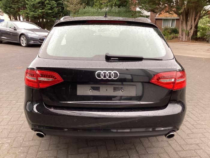 Audi A4 Avant 1.8 TFSI 16V Skrotfordon (2013, ZWART)