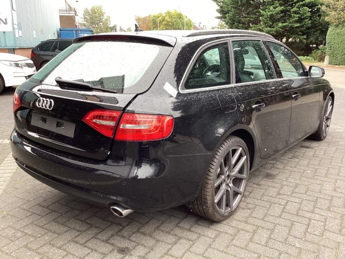 Audi A4 Avant 1.8 TFSI 16V Skrotfordon (2013, ZWART)