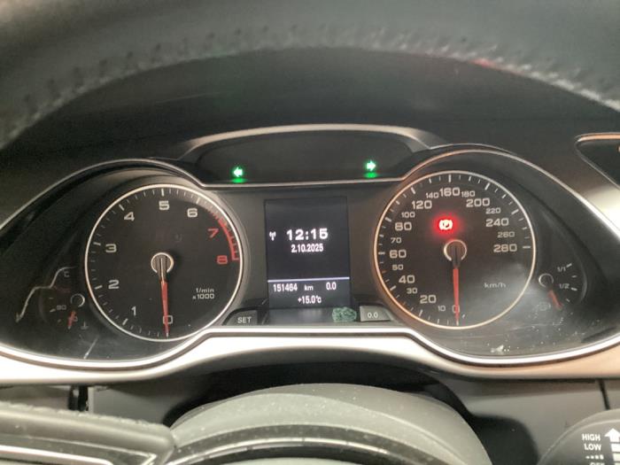 Audi A4 Avant 1.8 TFSI 16V Skrotfordon (2013, ZWART)