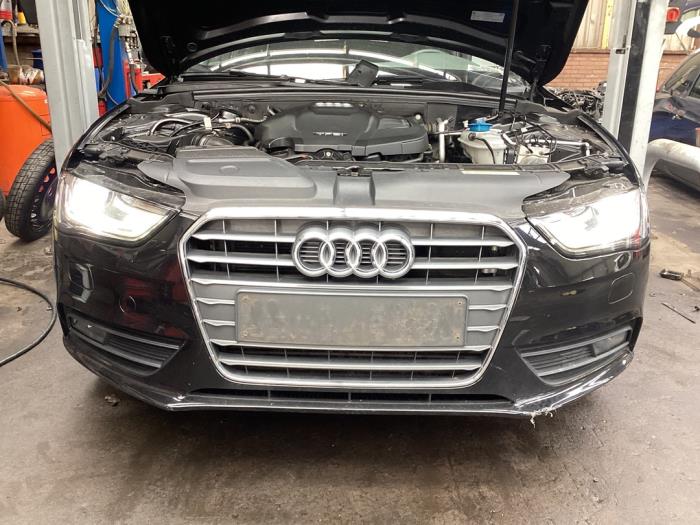 Audi A4 Avant 1.8 TFSI 16V Skrotfordon (2013, ZWART)