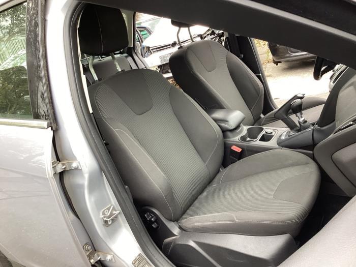 Ford Focus 3 Wagon 1.0 Ti-VCT EcoBoost 12V 125 Schrottauto (2013, Grau)