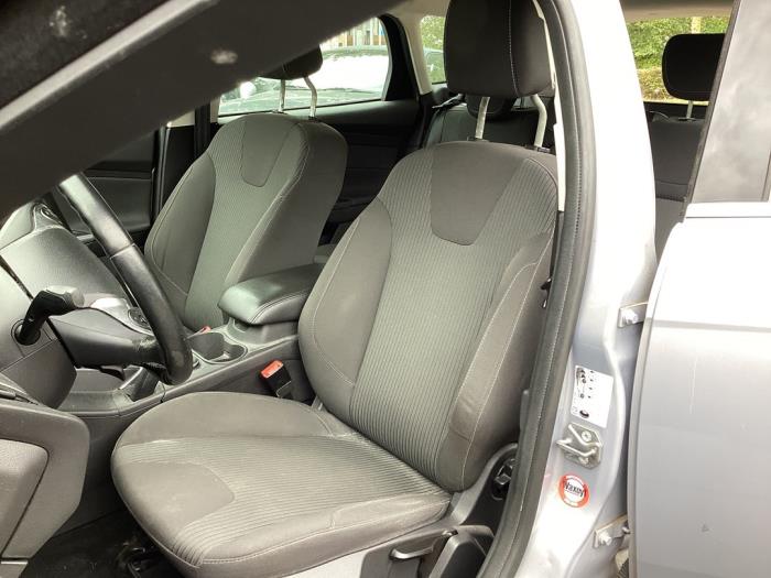 Ford Focus 3 Wagon 1.0 Ti-VCT EcoBoost 12V 125 Schrottauto (2013, Grau)