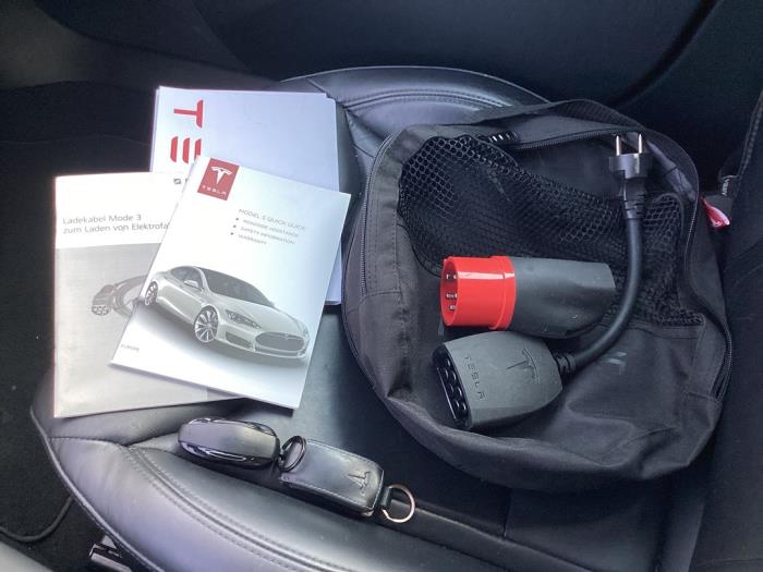 Tesla Model S 85D Damaged vehicle (2015, Gray)