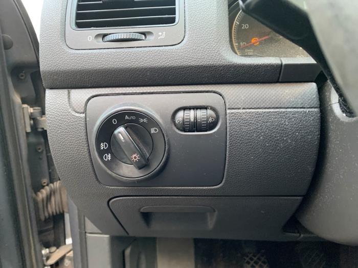 Volkswagen Golf V 1.4 16V Épave (2005, Gris)