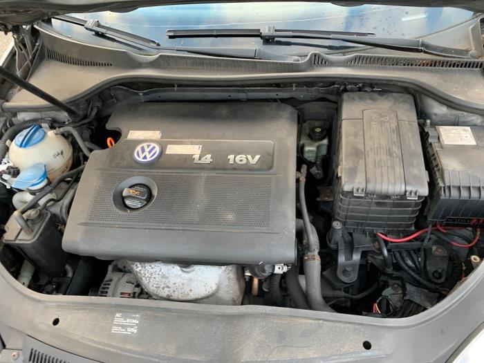 Volkswagen Golf V 1.4 16V Épave (2005, Gris)