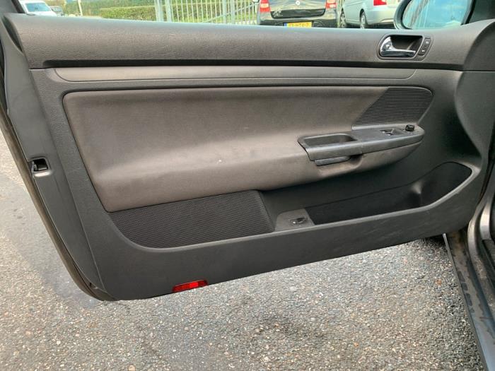 Volkswagen Golf V 1.4 16V Épave (2005, Gris)