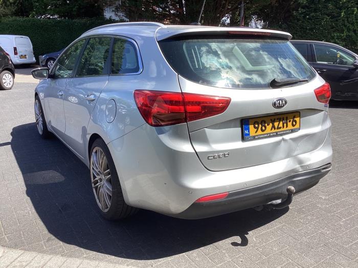 Kia Cee'd Sportswagon 1.6 GDI 16V Coche dañado (2012, Gris)