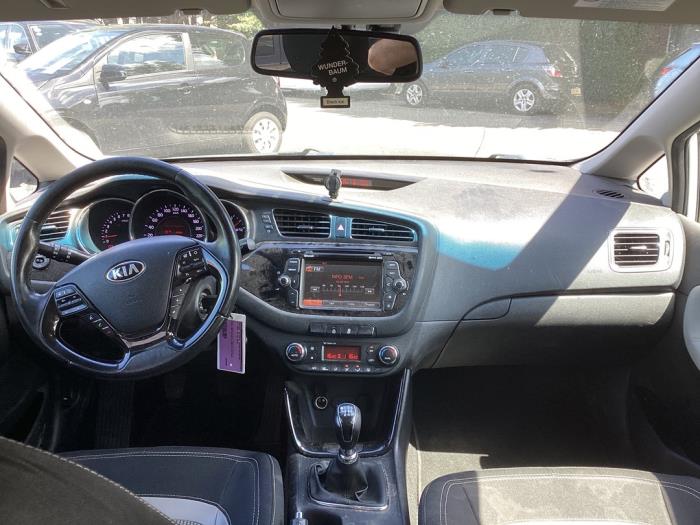 Kia Cee'd Sportswagon 1.6 GDI 16V Coche dañado (2012, Gris)