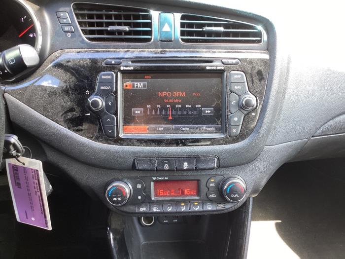 Kia Cee'd Sportswagon 1.6 GDI 16V Coche dañado (2012, Gris)