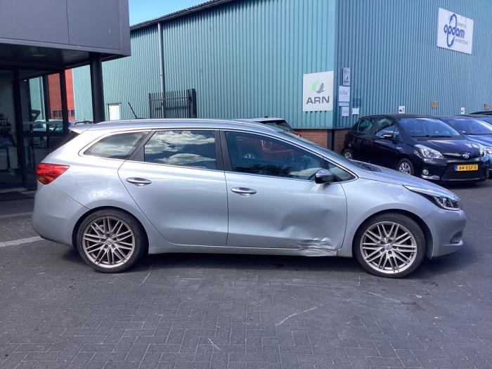 Kia Cee'd Sportswagon 1.6 GDI 16V Coche dañado (2012, Gris)