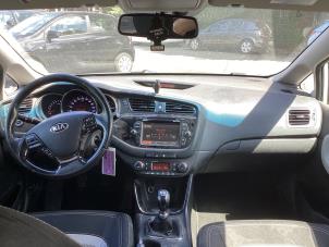 Kia Cee'd Sportswagon 1.6 GDI 16V Coche dañado (2012, Gris)