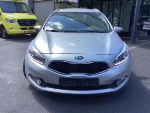 Kia Cee'd Sportswagon 1.6 GDI 16V Coche dañado (2012, Gris)