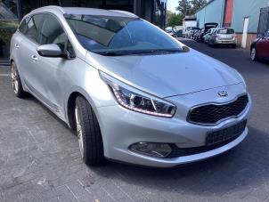 Kia Cee'd Sportswagon 1.6 GDI 16V Coche dañado (2012, Gris)