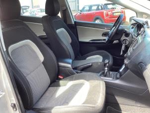Kia Cee'd Sportswagon 1.6 GDI 16V Coche dañado (2012, Gris)
