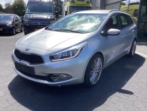 Kia Cee'd Sportswagon 1.6 GDI 16V Coche dañado (2012, Gris)