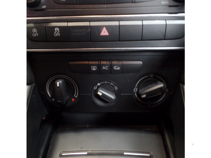 Audi A3 Cabriolet 1.6 TDI 16V Samochód złomowany (2012, Bialy)