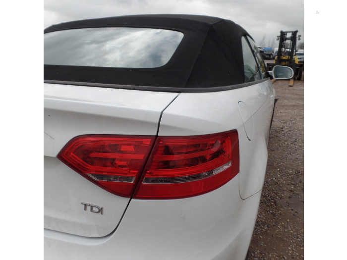 Audi A3 Cabriolet 1.6 TDI 16V Samochód złomowany (2012, Bialy)