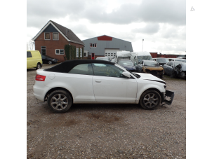 Audi A3 Cabriolet 1.6 TDI 16V Samochód złomowany (2012, Bialy)