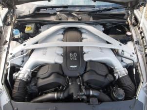 Aston Martin DB 9 Vantage 6.0 V12 48V Épave (2013, Gris argenté)