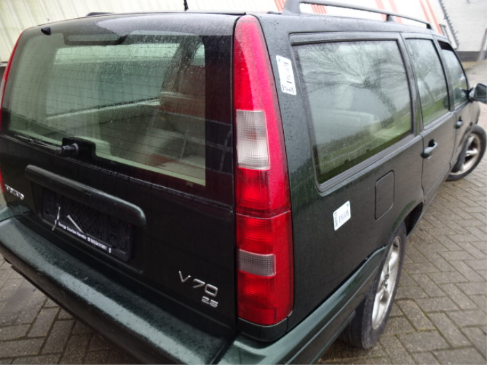 Volvo V70 2.5 10V Samochód złomowany (1998, Zielony)
