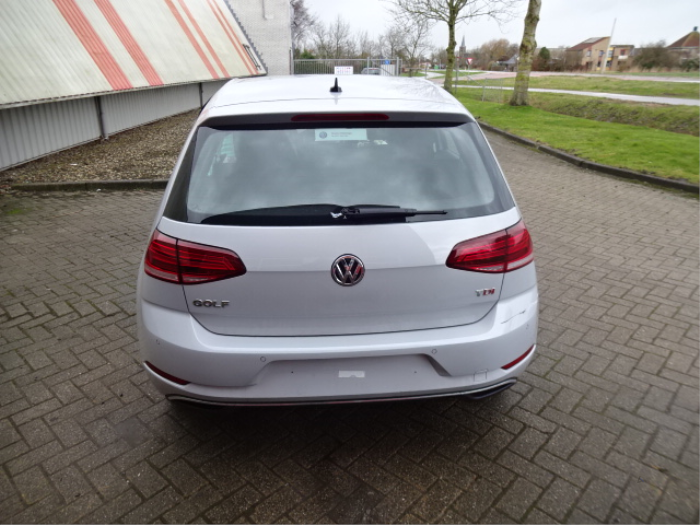 Volkswagen Golf VII 1.6 TDI 16V Épave (2017, Gris)