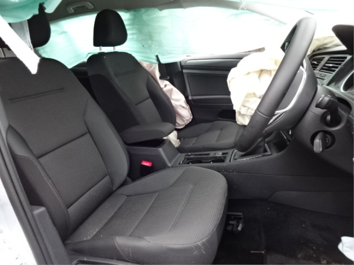 Volkswagen Golf VII 1.6 TDI 16V Épave (2017, Gris)