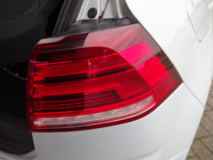Volkswagen Golf VII 1.6 TDI 16V Épave (2017, Gris)