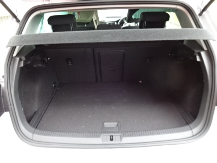 Volkswagen Golf VII 1.6 TDI 16V Épave (2017, Gris)